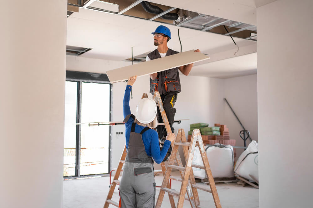 construction-workers-working-as-team